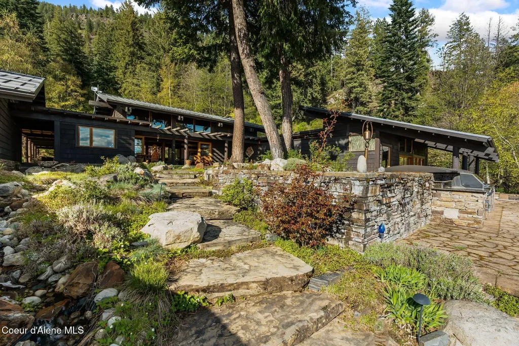 825 Winter Ridge Road Hope ID 83836
