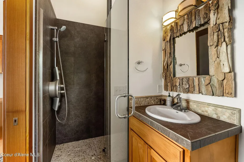 825 Winter Ridge Road Hope ID 83836