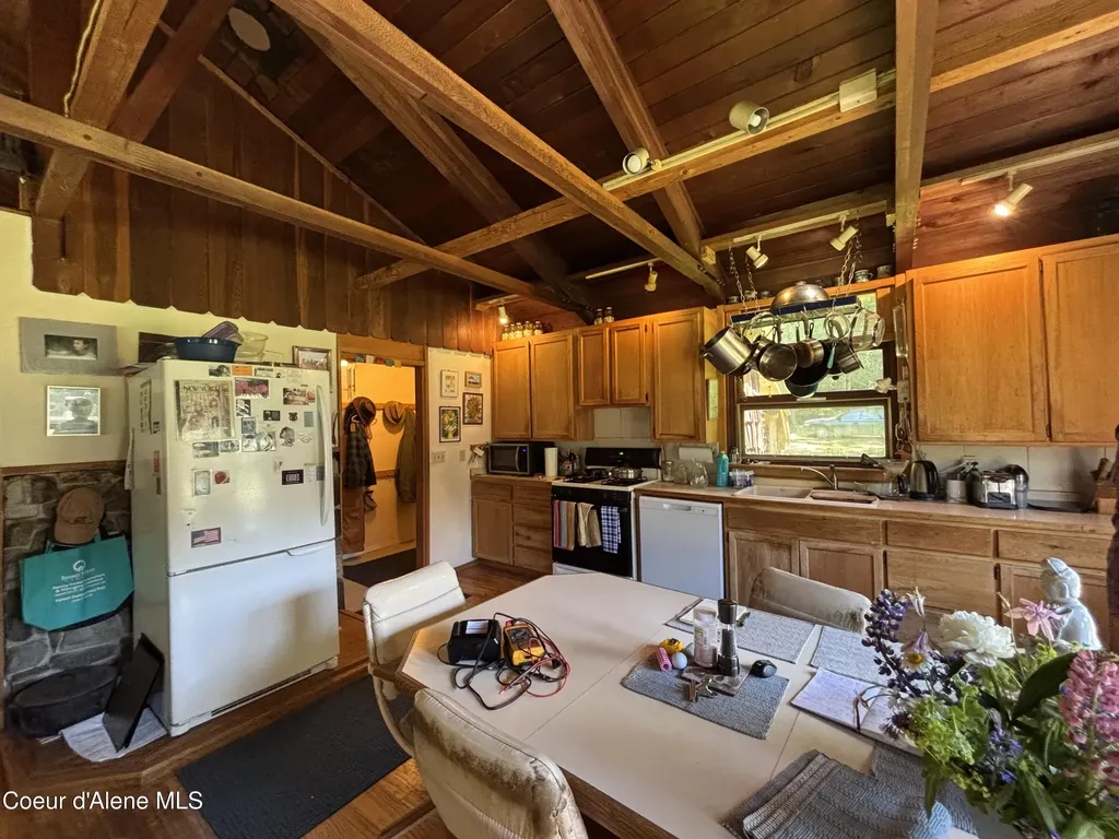 2216 Mosquito Creek Road Clark Fork ID 83811