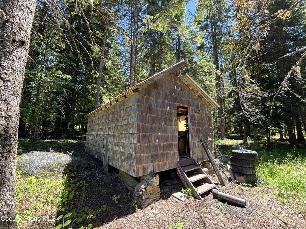 2216 Mosquito Creek Road Clark Fork ID 83811
