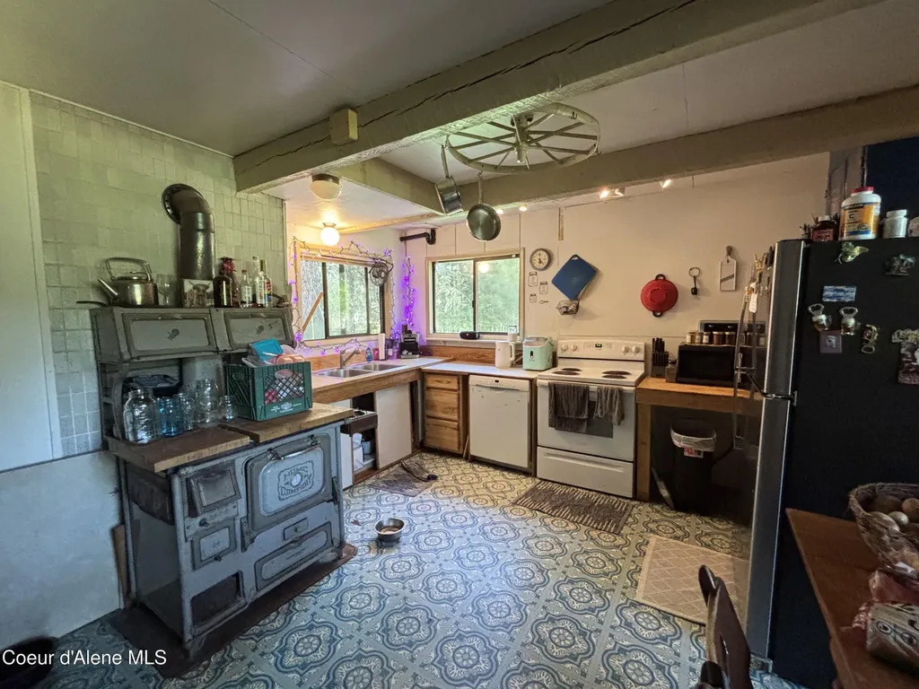 2216 Mosquito Creek Road Clark Fork ID 83811