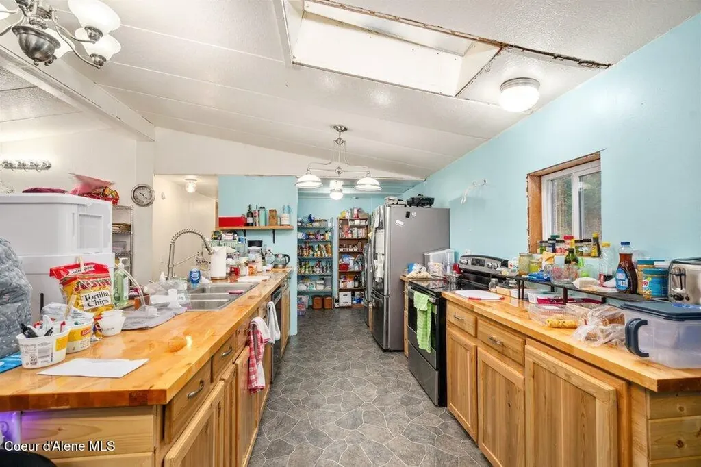 712 Nitty Gritty Lane Priest River ID 83856