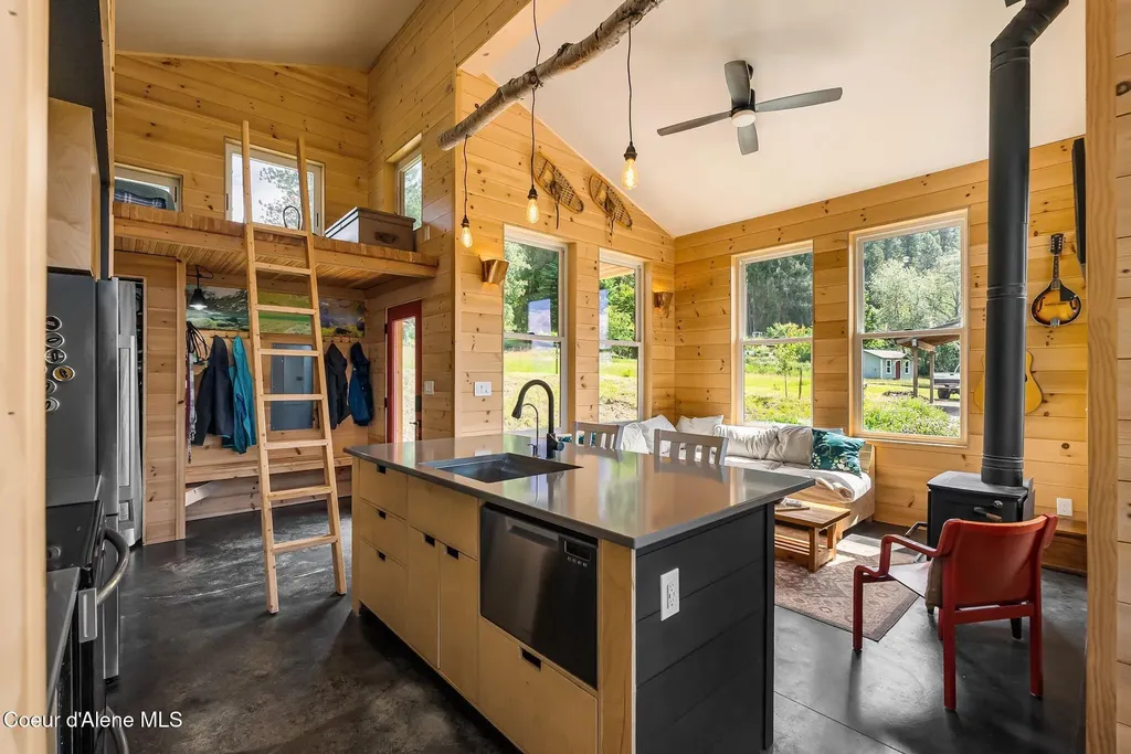 307 Cedar Street Hope ID 83836