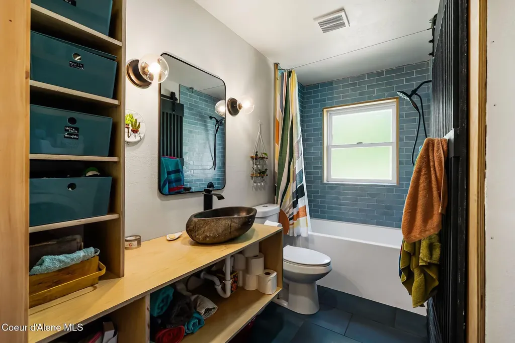 307 Cedar Street Hope ID 83836