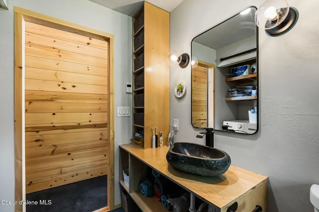 307 Cedar Street Hope ID 83836