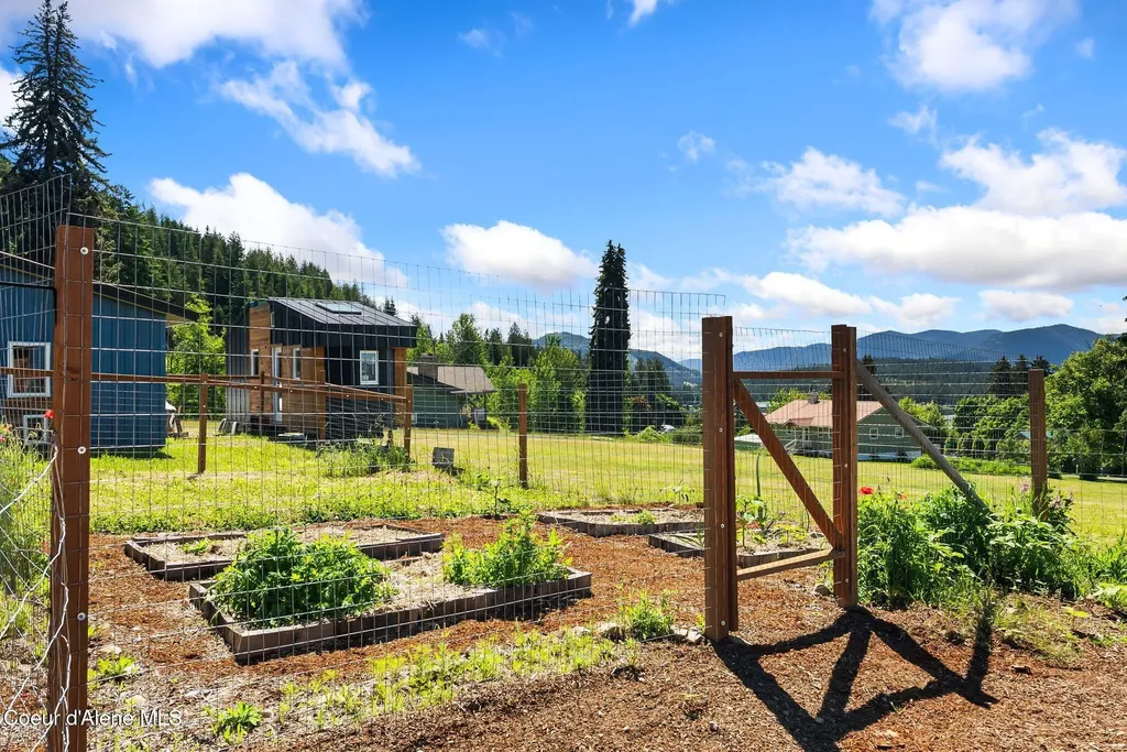 307 Cedar Street Hope ID 83836