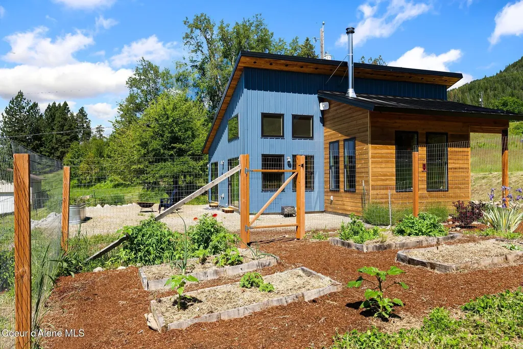 307 Cedar Street Hope ID 83836