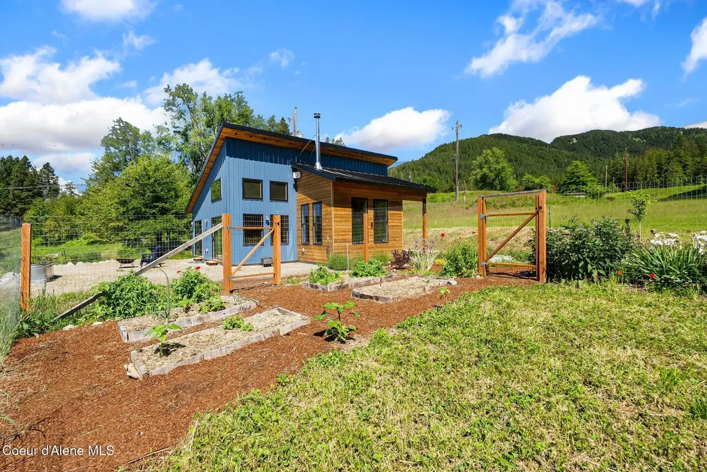 307 Cedar Street Hope ID 83836