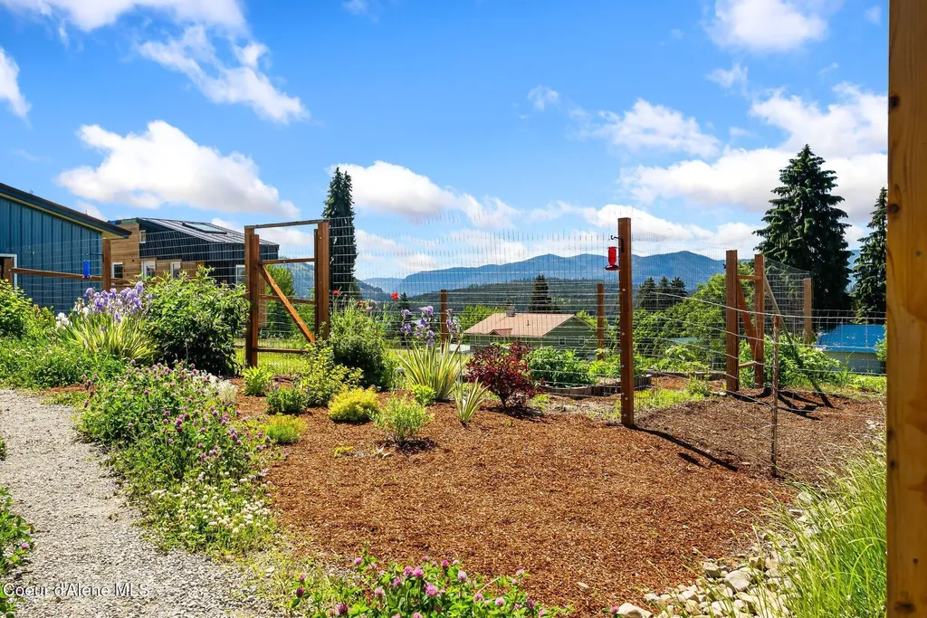 307 Cedar Street Hope ID 83836