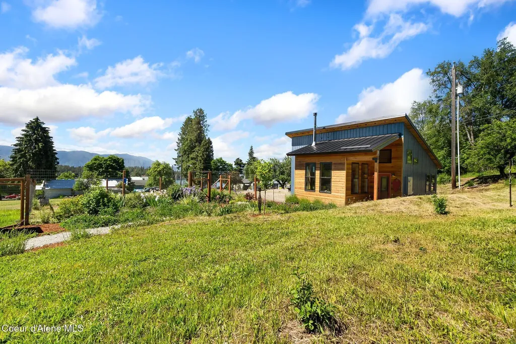 307 Cedar Street Hope ID 83836