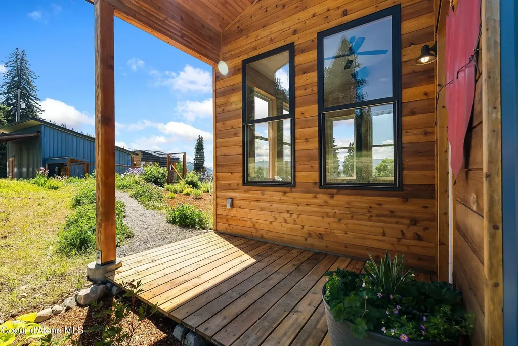 307 Cedar Street Hope ID 83836