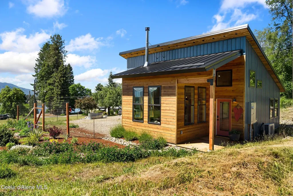 307 Cedar Street Hope ID 83836