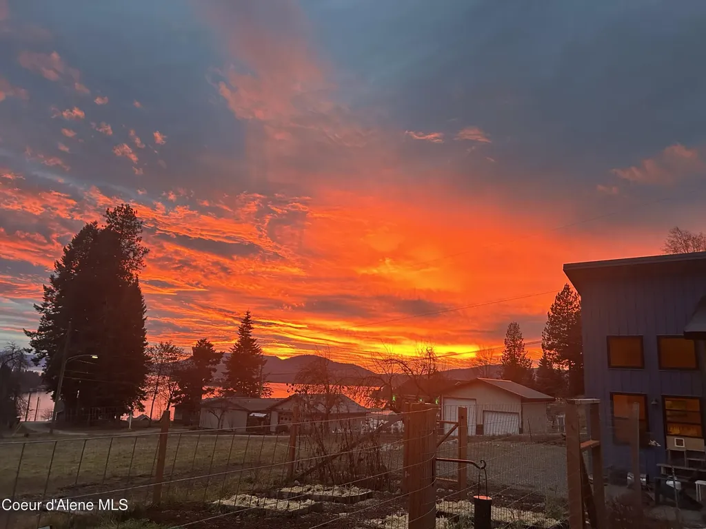 307 Cedar Street Hope ID 83836