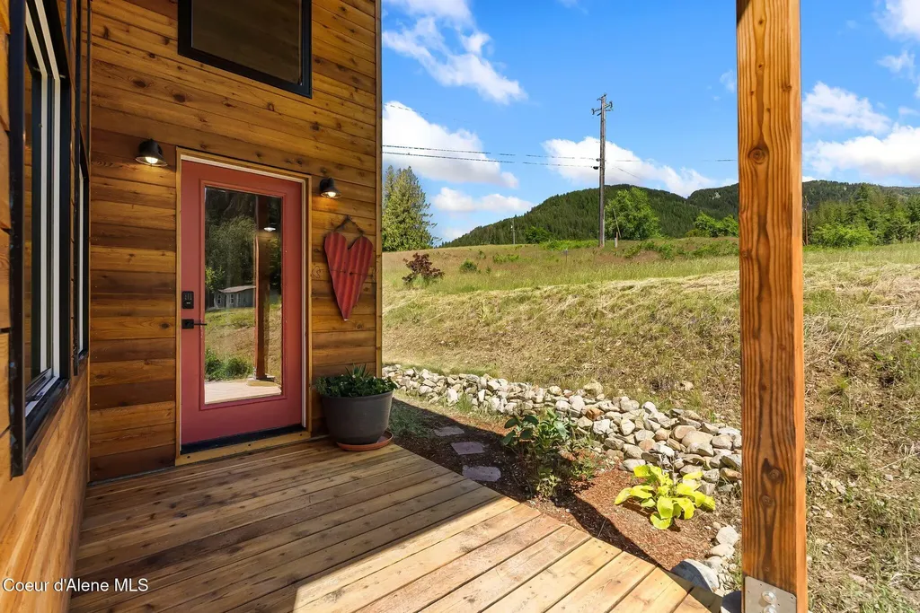 307 Cedar Street Hope ID 83836