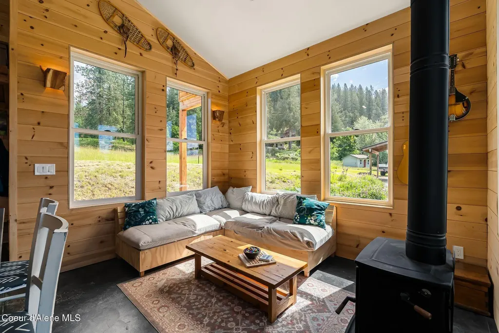 307 Cedar Street Hope ID 83836