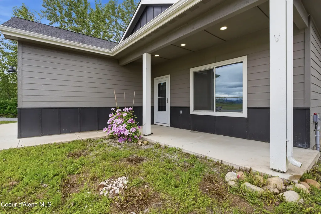106 11th Street Priest River ID 83856
