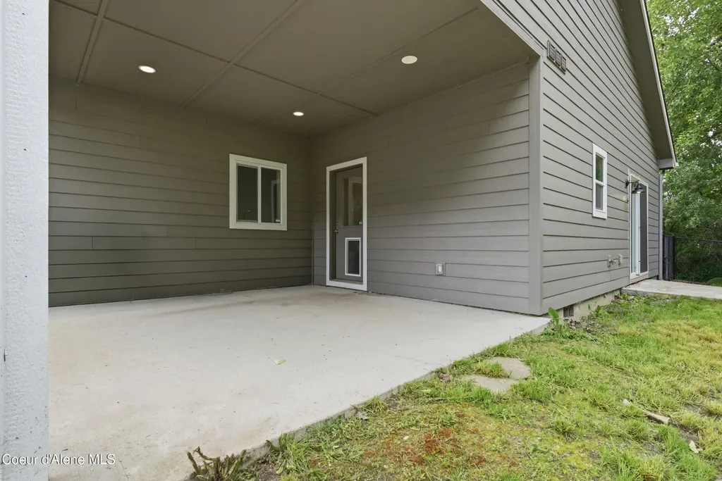 106 11th Street Priest River ID 83856
