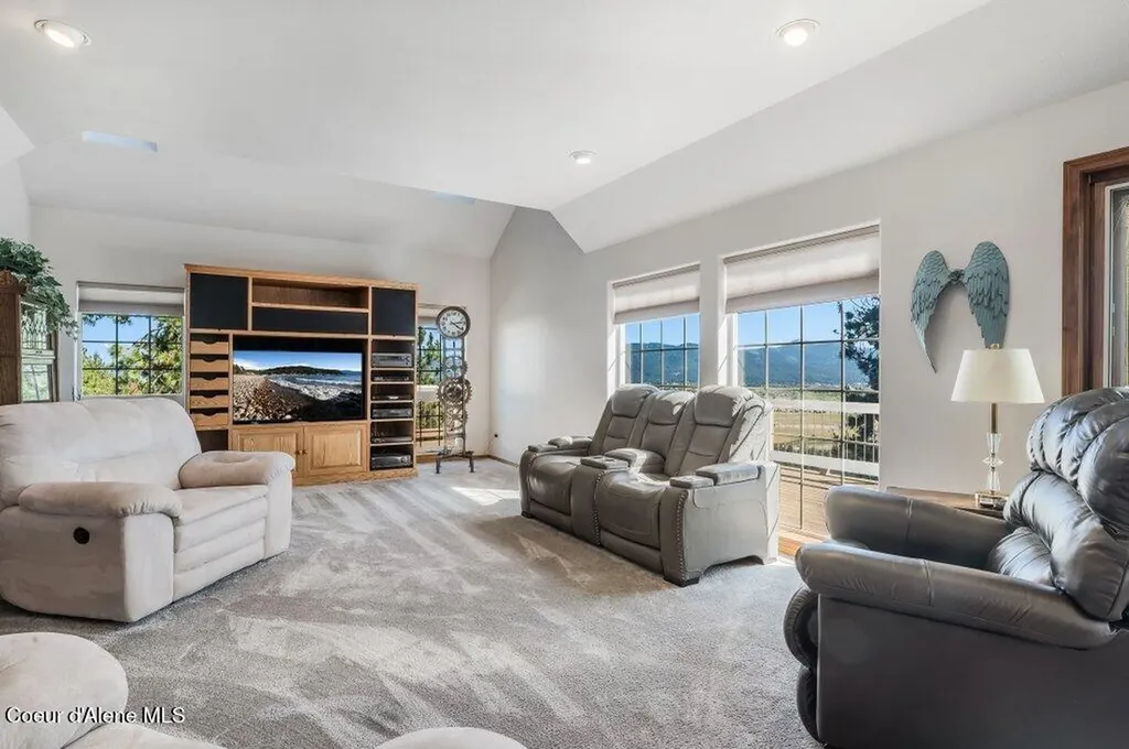10715 N Payment Peak Road Hauser ID 83854