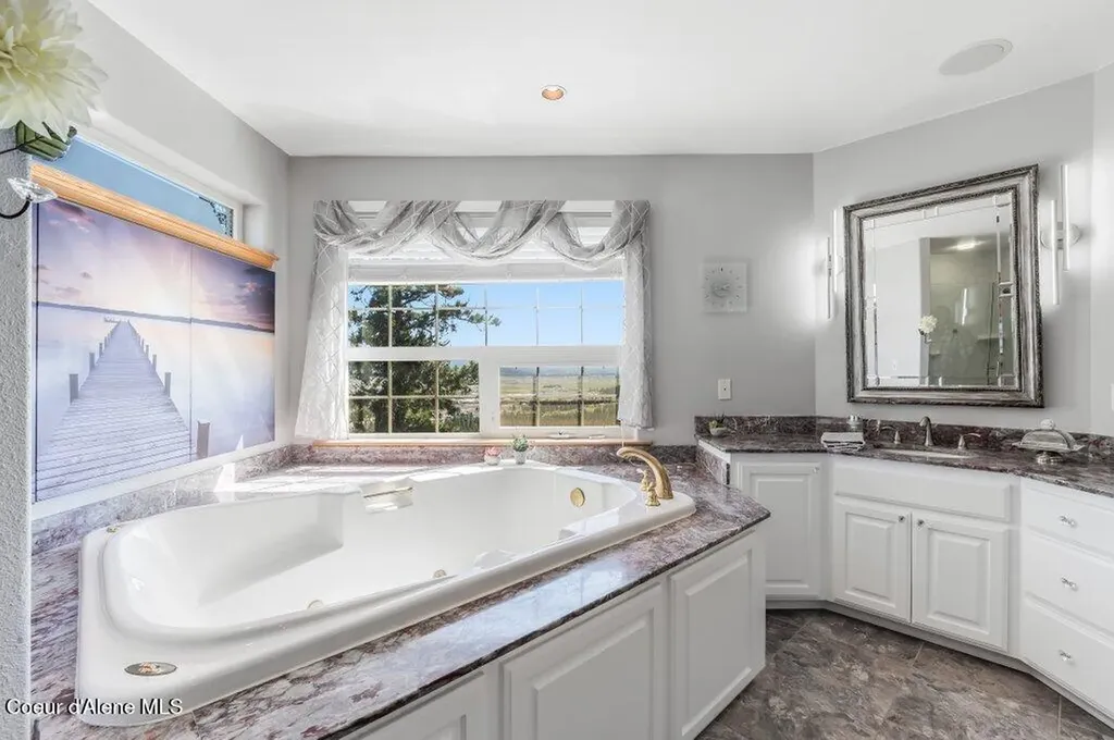 10715 N Payment Peak Road Hauser ID 83854