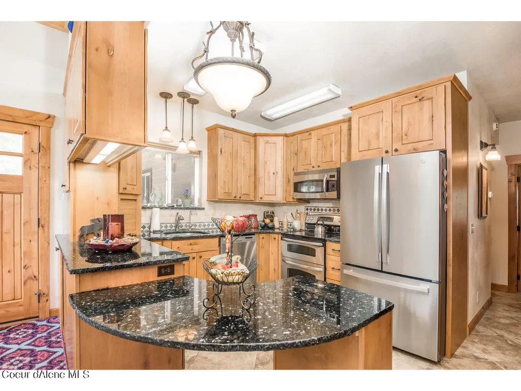 762 Geenen Road Cocolalla ID 83813