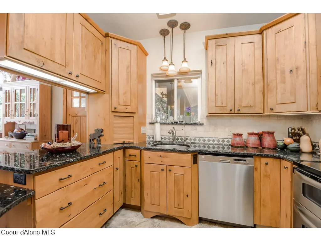 762 Geenen Road Cocolalla ID 83813