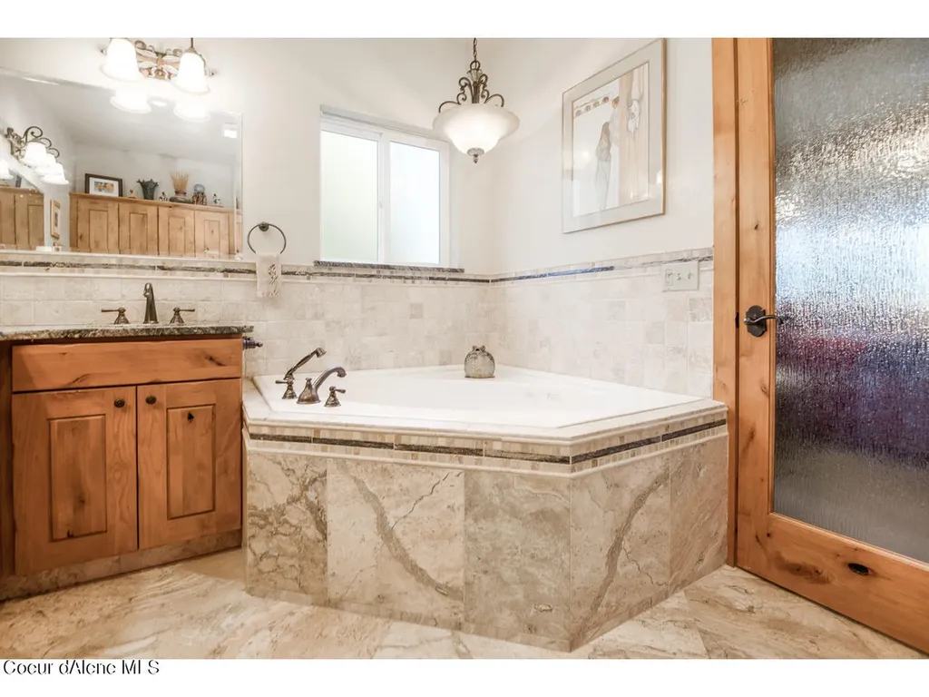 762 Geenen Road Cocolalla ID 83813