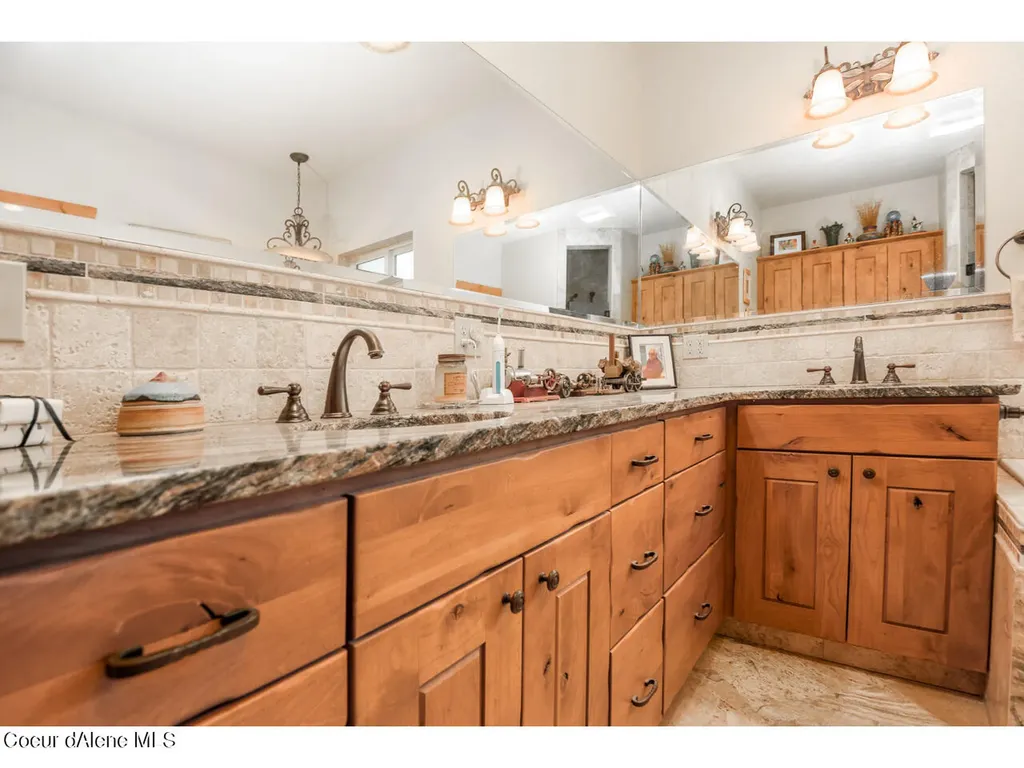 762 Geenen Road Cocolalla ID 83813