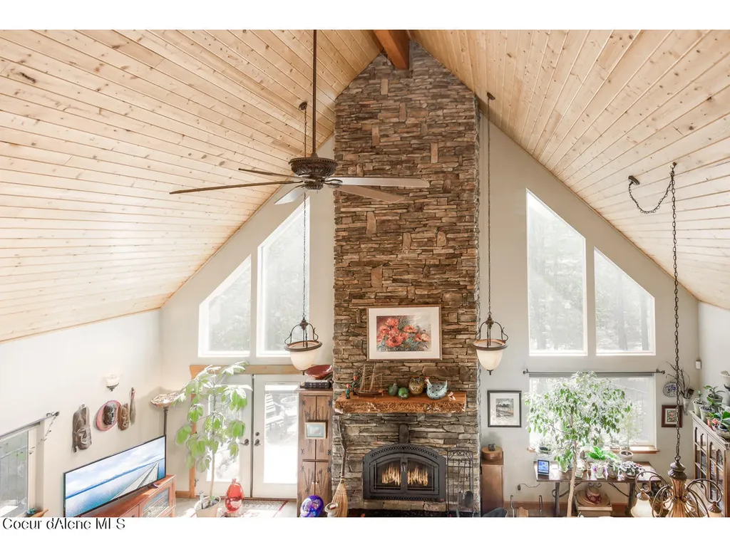 762 Geenen Road Cocolalla ID 83813