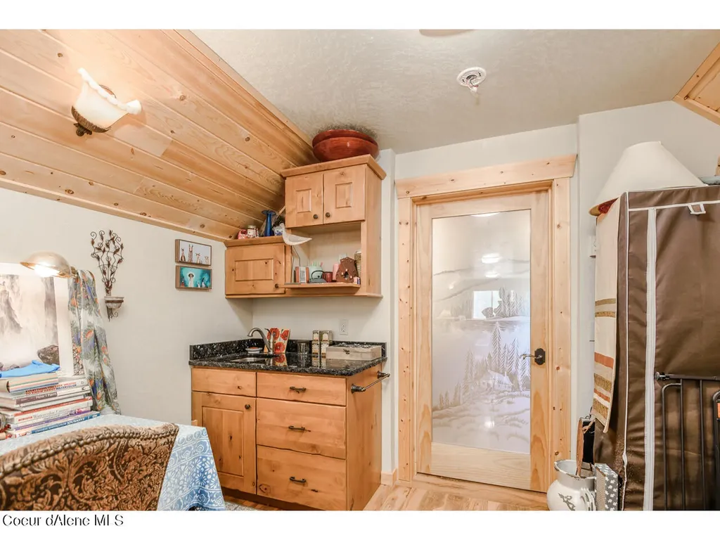 762 Geenen Road Cocolalla ID 83813
