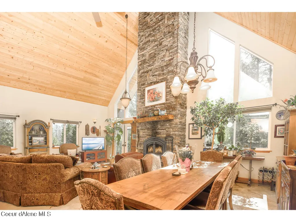 762 Geenen Road Cocolalla ID 83813