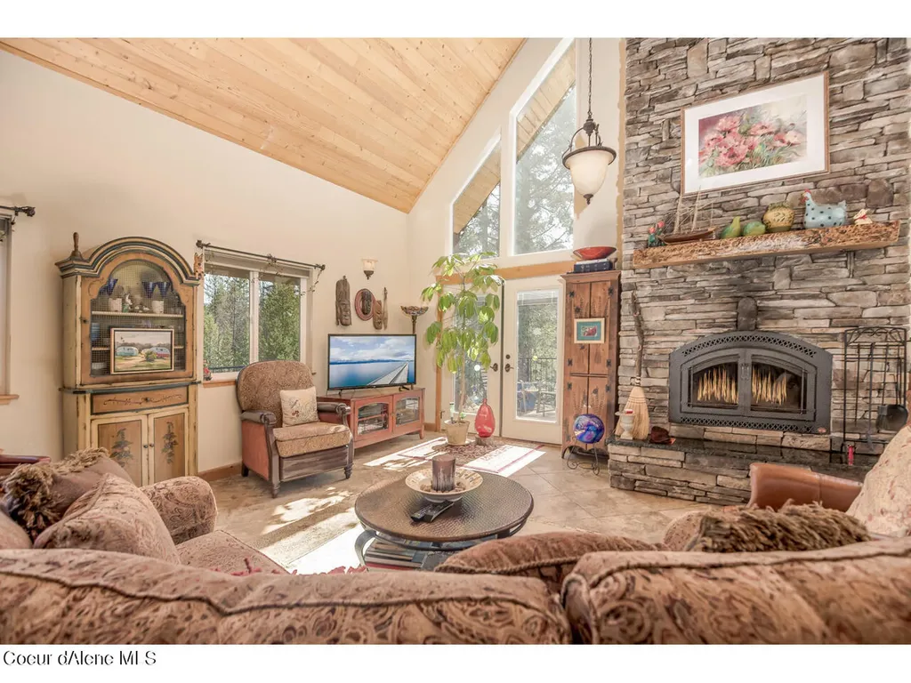 762 Geenen Road Cocolalla ID 83813