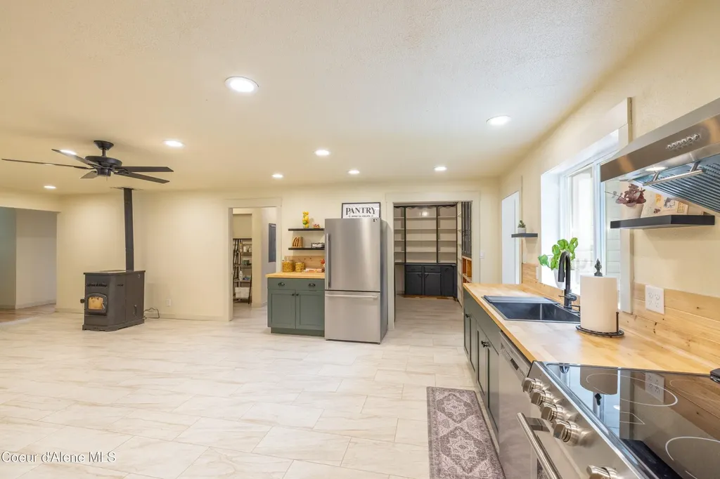 8924 E Black Bear Road Athol ID 83801