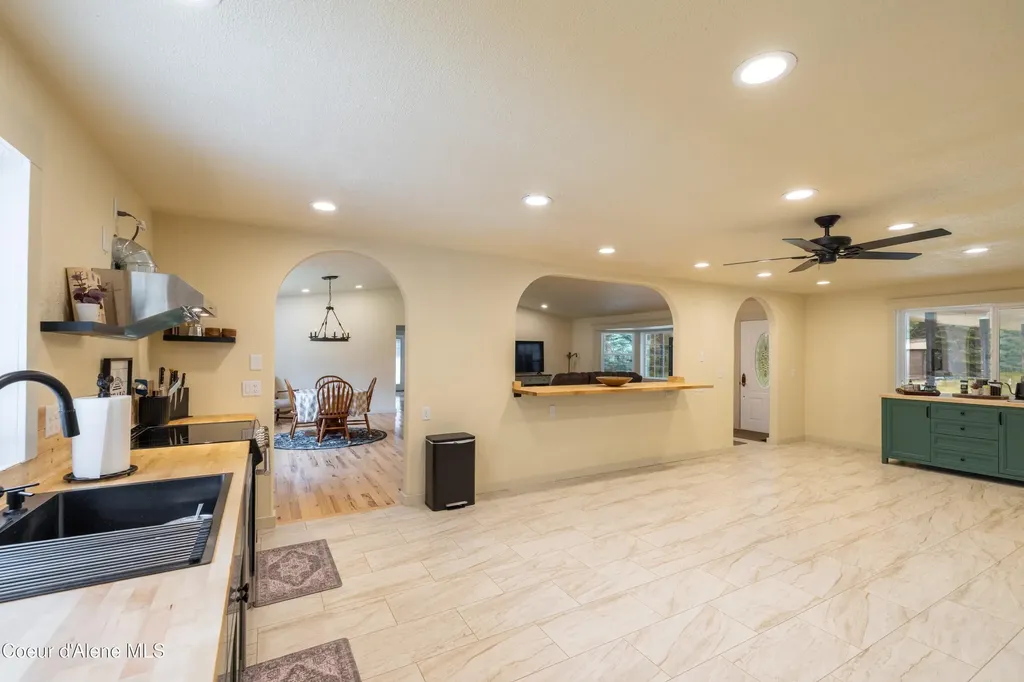 8924 E Black Bear Road Athol ID 83801