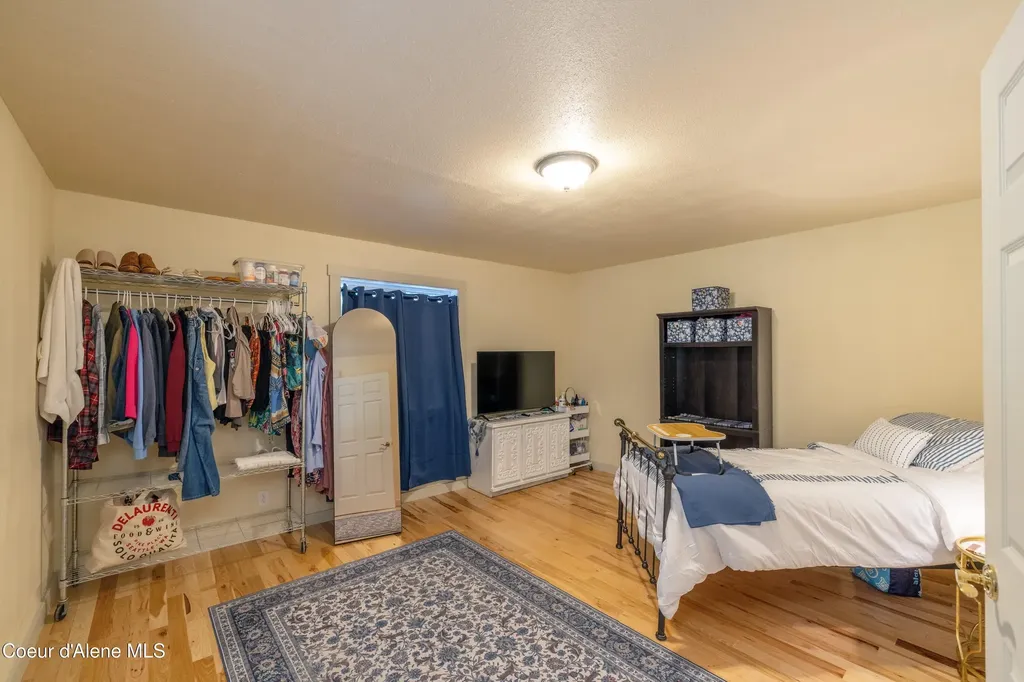8924 E Black Bear Road Athol ID 83801