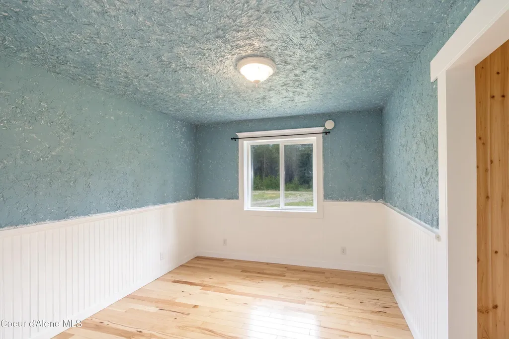 8924 E Black Bear Road Athol ID 83801