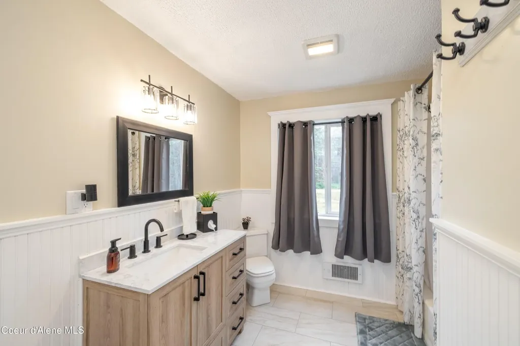 8924 E Black Bear Road Athol ID 83801