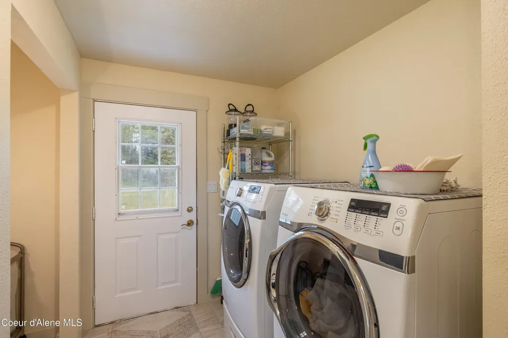 8924 E Black Bear Road Athol ID 83801