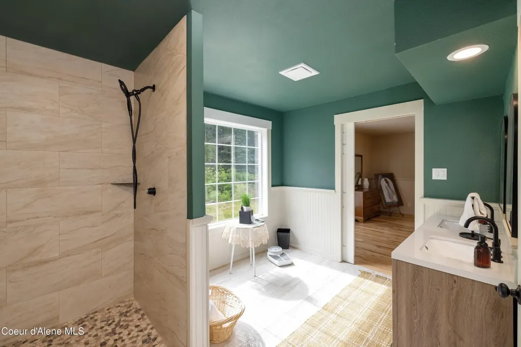 8924 E Black Bear Road Athol ID 83801
