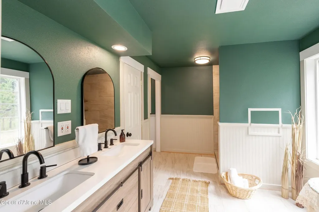 8924 E Black Bear Road Athol ID 83801