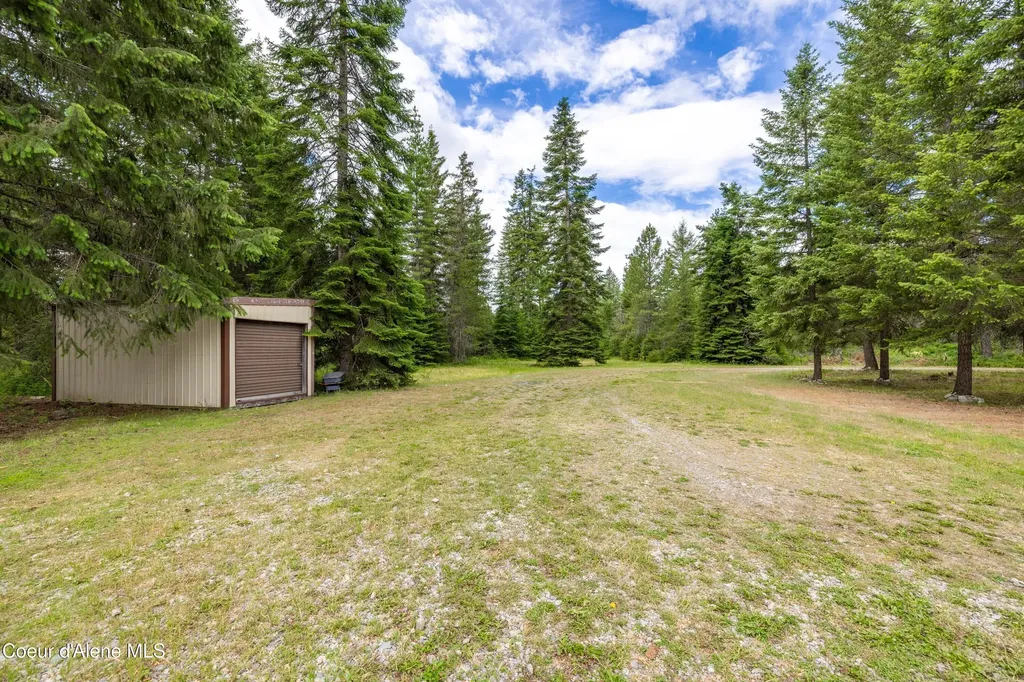 8924 E Black Bear Road Athol ID 83801