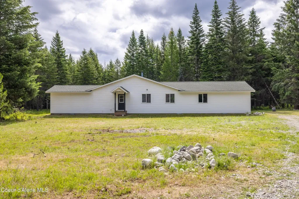 8924 E Black Bear Road Athol ID 83801