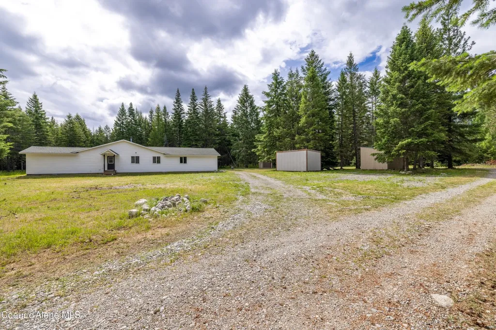 8924 E Black Bear Road Athol ID 83801