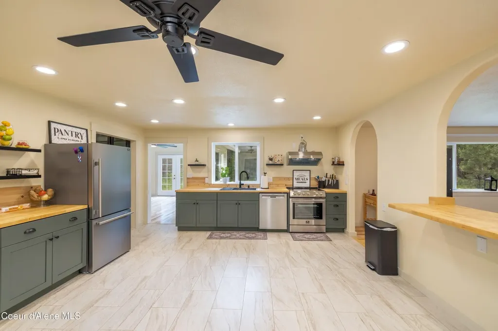 8924 E Black Bear Road Athol ID 83801