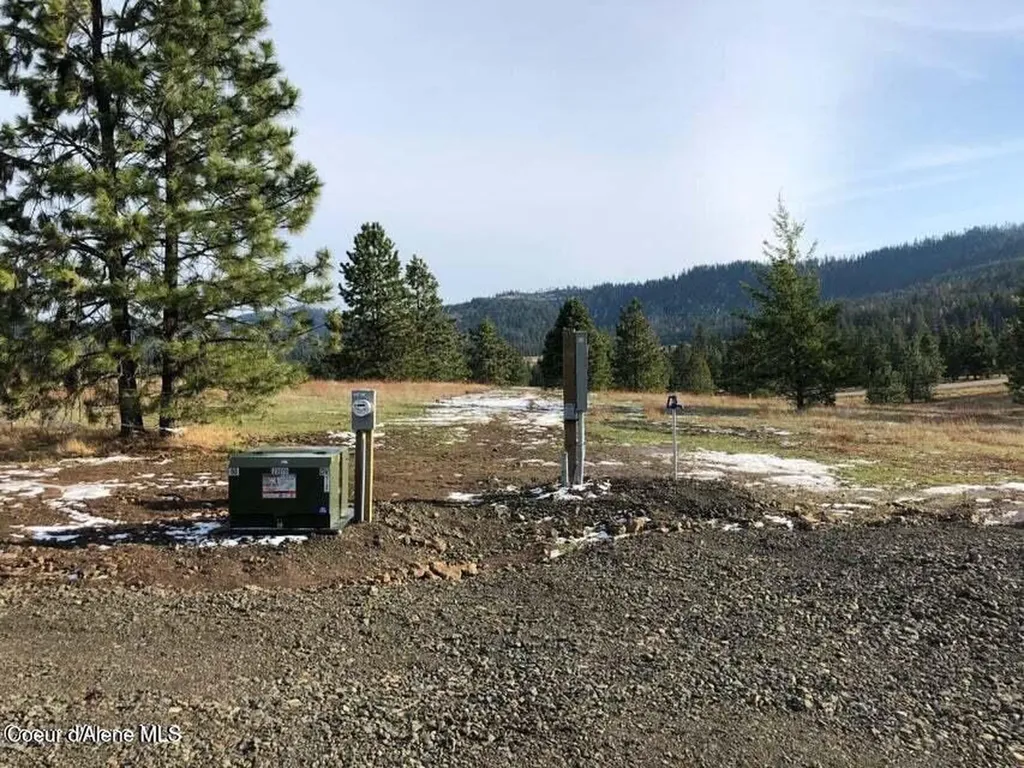 L4 B1 Hawk Road Harrison ID 83833