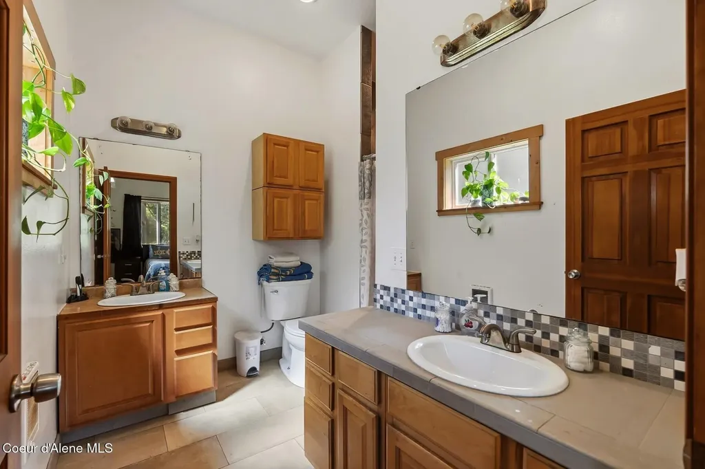2206 Gypsy Bay Road Sagle ID 83860
