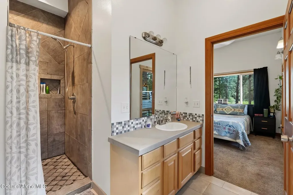 2206 Gypsy Bay Road Sagle ID 83860