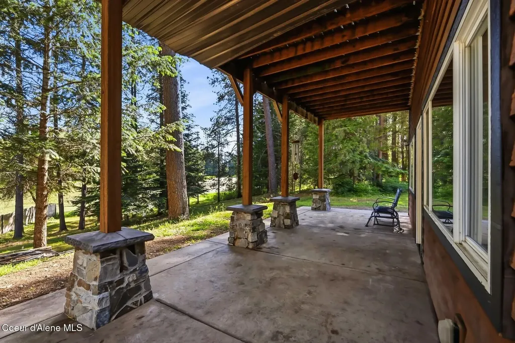 2206 Gypsy Bay Road Sagle ID 83860