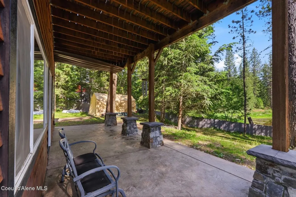 2206 Gypsy Bay Road Sagle ID 83860