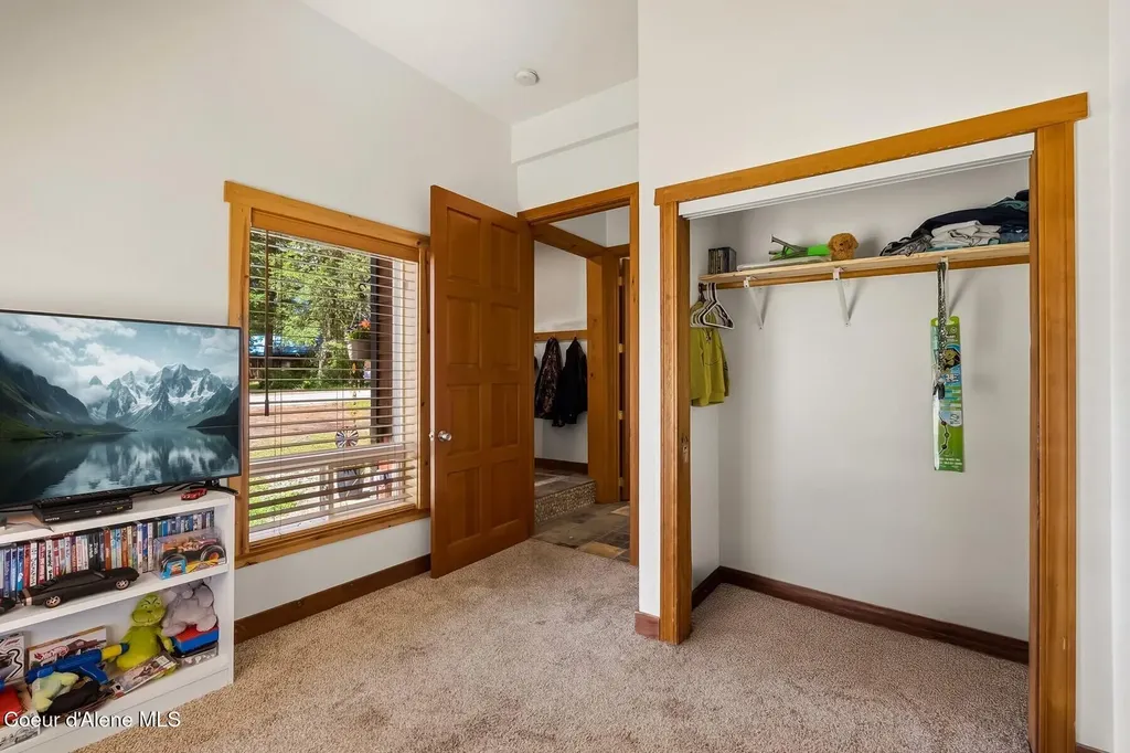 2206 Gypsy Bay Road Sagle ID 83860