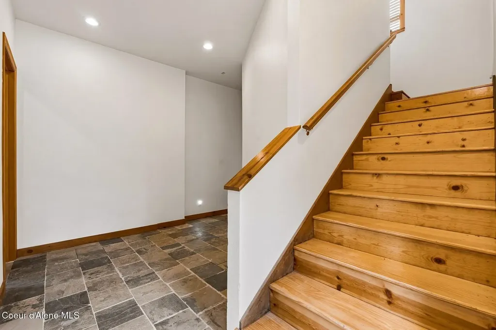 2206 Gypsy Bay Road Sagle ID 83860
